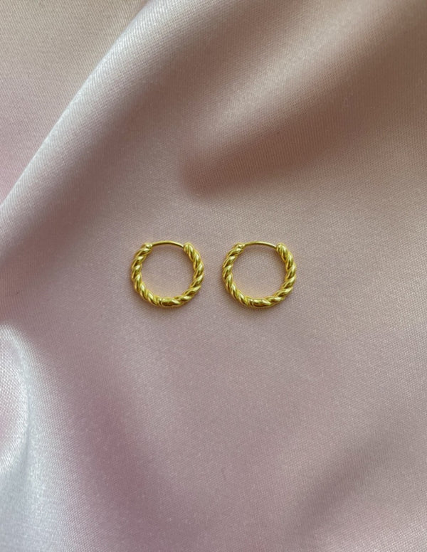 Iris gold hoop earrings